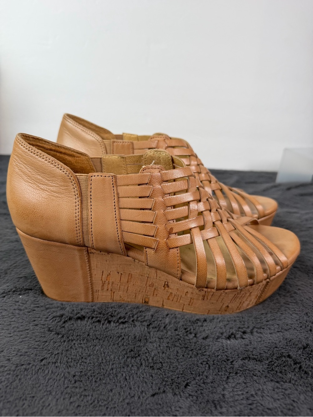 Chocolat Blu Women’s 7.5 Tan Leather Woven Cork Platform Wedge Sandals - Picture 7 of 12